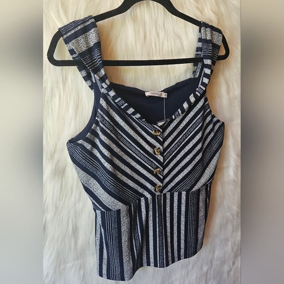 Ricki's Ultra Soft Reverse Peter Pan Collar Top - Picture 2 of 7